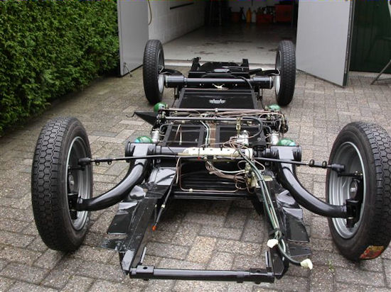 Chassis No. 104 rolt weer
